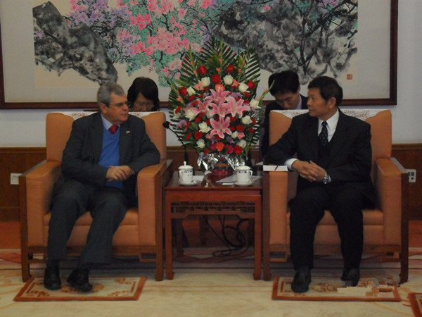 中國經(jīng)濟體制改革基金會宋曉梧會長接見古巴國務(wù)委員會執(zhí)行秘書                                                                